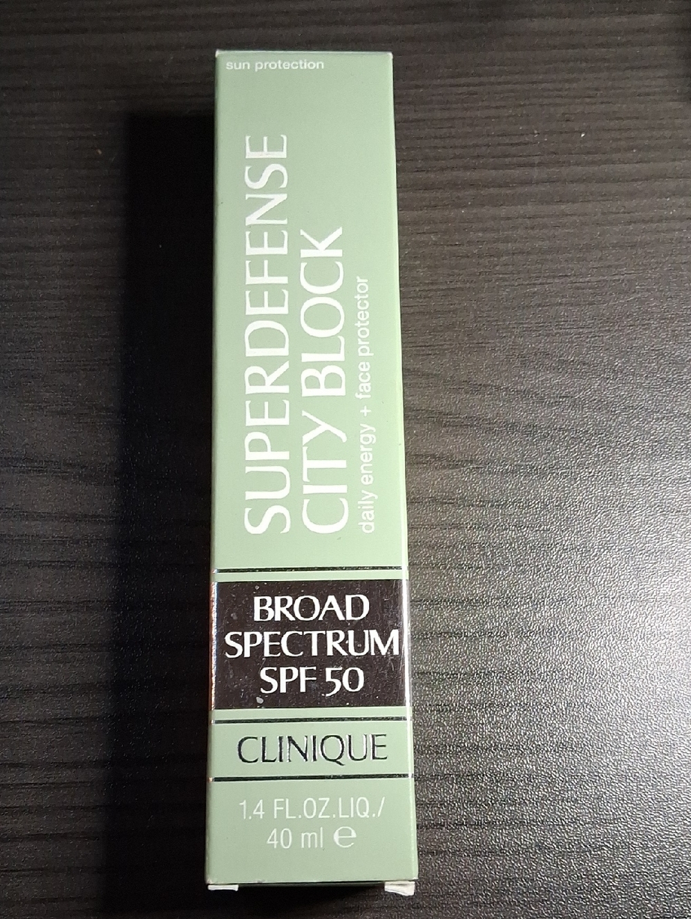 Clinique Superdefense City Block SPF 50 - Light Mint Green Box